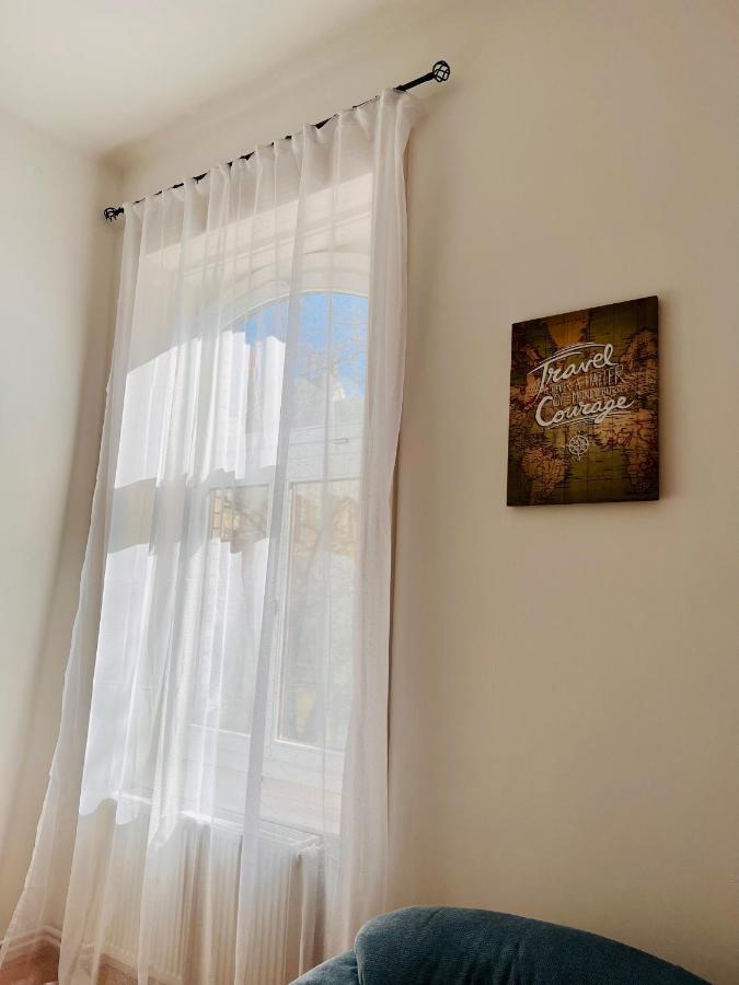 Apartment Friends Central Oradea Bagian luar foto