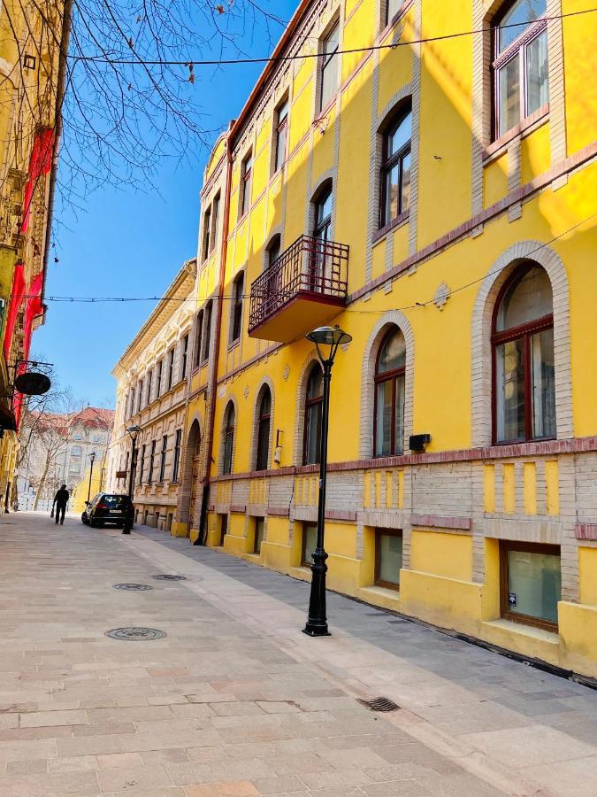 Apartment Friends Central Oradea Bagian luar foto