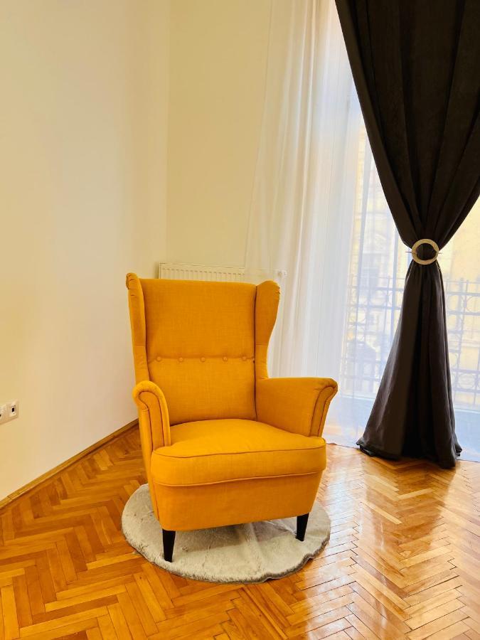 Apartment Friends Central Oradea Bagian luar foto