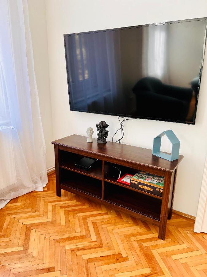 Apartment Friends Central Oradea Bagian luar foto